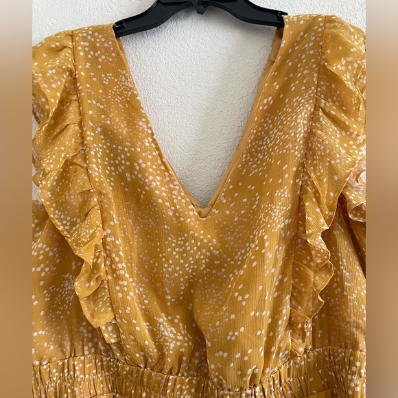 Express • Printed Ruffle Sleeve Romper - Picture 4 of 9